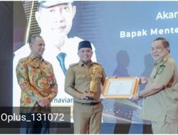 Bupati Zukri Terima Penghargaan Terbaik I Pembangunan Daerah Provinsi Riau 2024