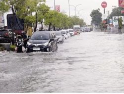 PEMKO PEKANBARU RIAU TOLONG LIHAT NASIB MASYARAKAT DILANDA BANJIR.