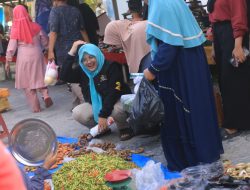 Ketika Pedagang Pasar Seminai tak Percaya Dr.Afni Calon Bupati Siak